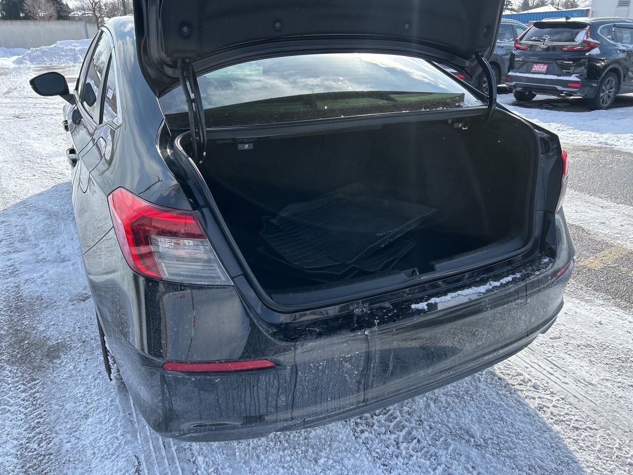 2022 Honda Civic Sedan Touring Leather  Navigation  Sunroof  CarPlay Photo