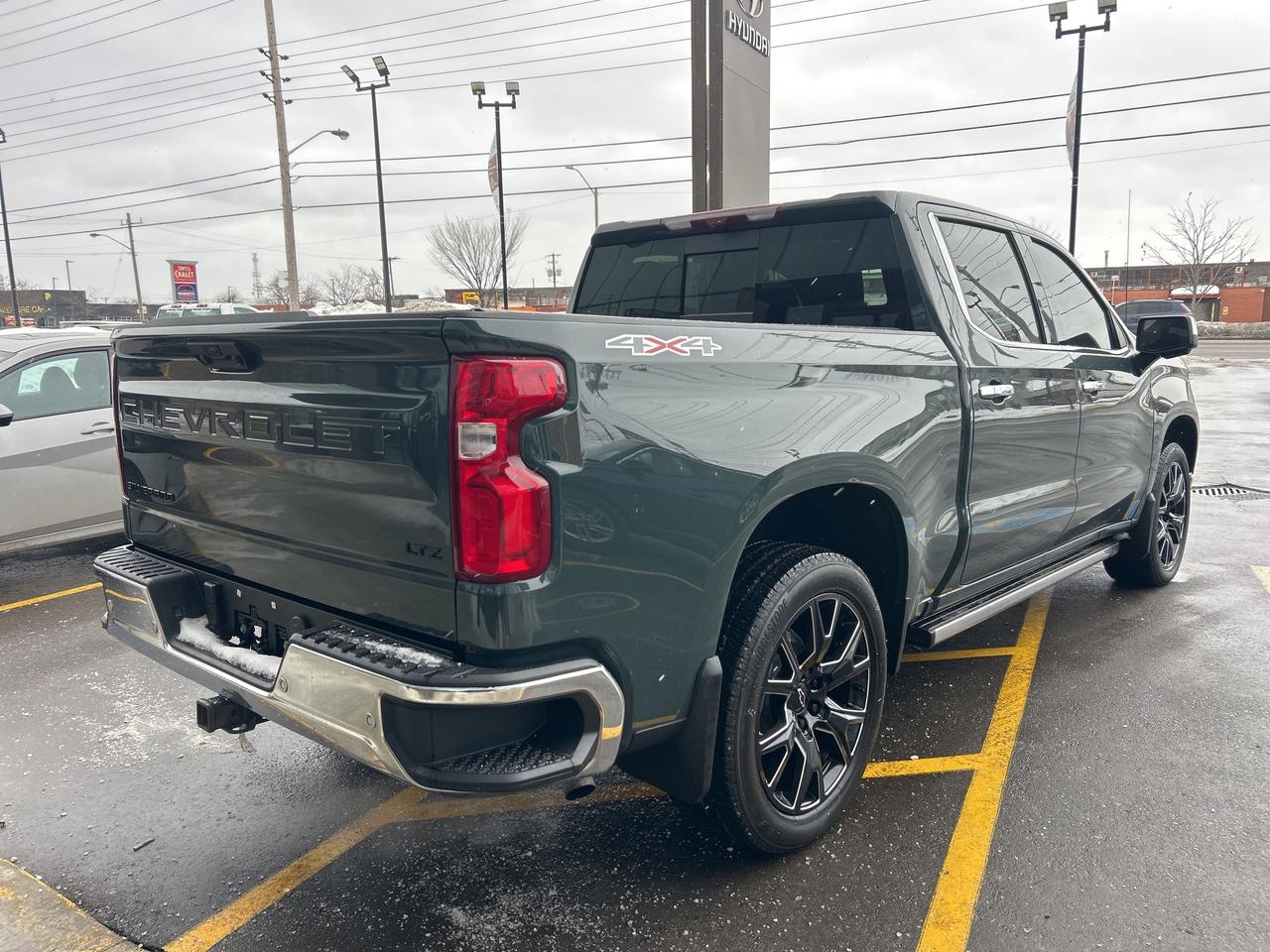 2025 Chevrolet Silverado 1500 4WD Crew Cab 147  LTZ   CLEAN CARFAX   ONE OWNER Photo4
