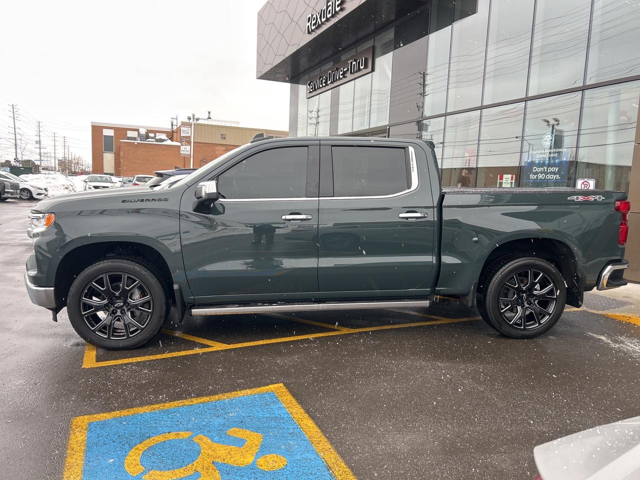 2025 Chevrolet Silverado 1500 4WD Crew Cab 147  LTZ   CLEAN CARFAX   ONE OWNER Photo