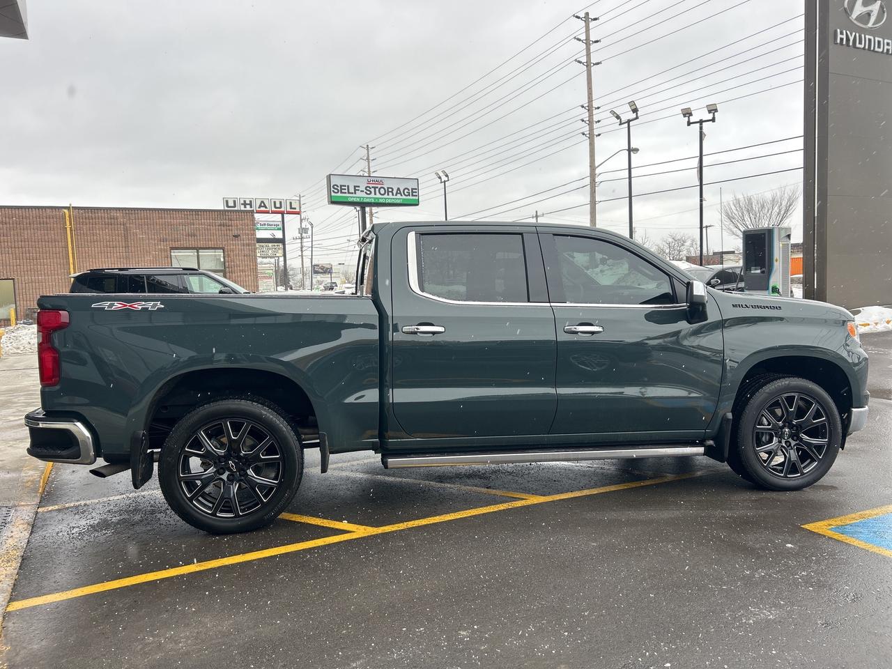 2025 Chevrolet Silverado 1500 4WD Crew Cab 147  LTZ   CLEAN CARFAX   ONE OWNER Photo