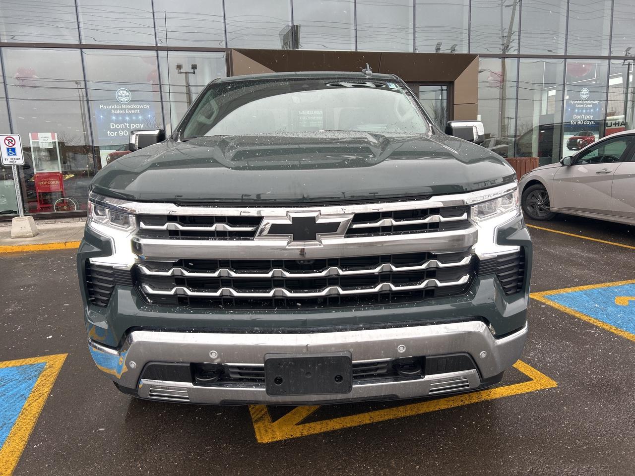 2025 Chevrolet Silverado 1500 4WD Crew Cab 147  LTZ   CLEAN CARFAX   ONE OWNER Photo