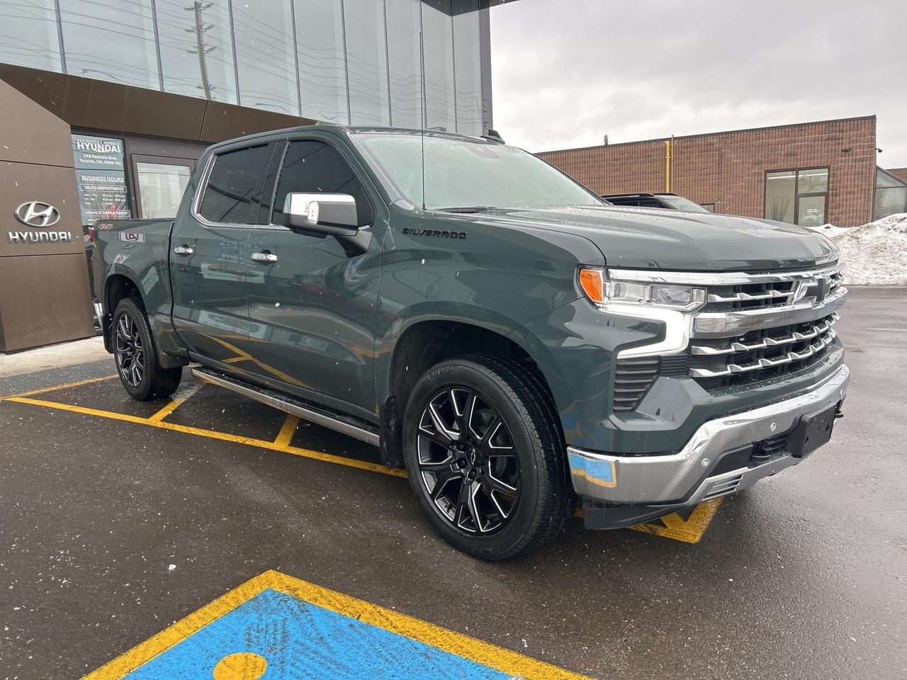 2025 Chevrolet Silverado 1500 4WD Crew Cab 147  LTZ   CLEAN CARFAX   ONE OWNER Photo
