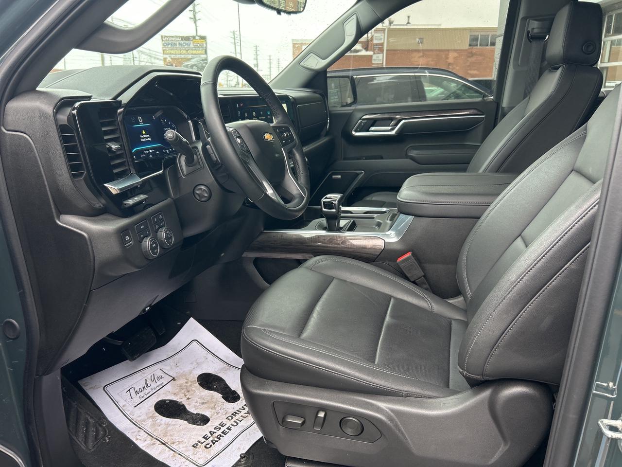 2025 Chevrolet Silverado 1500 4WD Crew Cab 147  LTZ   CLEAN CARFAX   ONE OWNER Photo