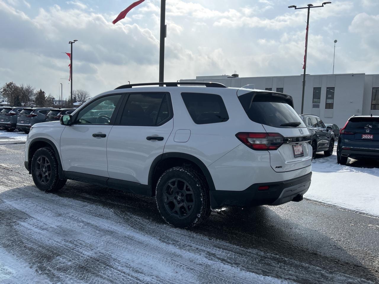 2024 Honda Pilot TrailSport  Leather CarPlay  Panoramic Sunroof Photo
