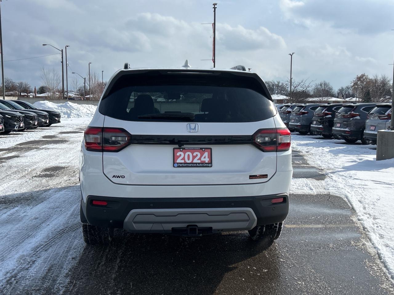 2024 Honda Pilot TrailSport  Leather CarPlay  Panoramic Sunroof Photo4