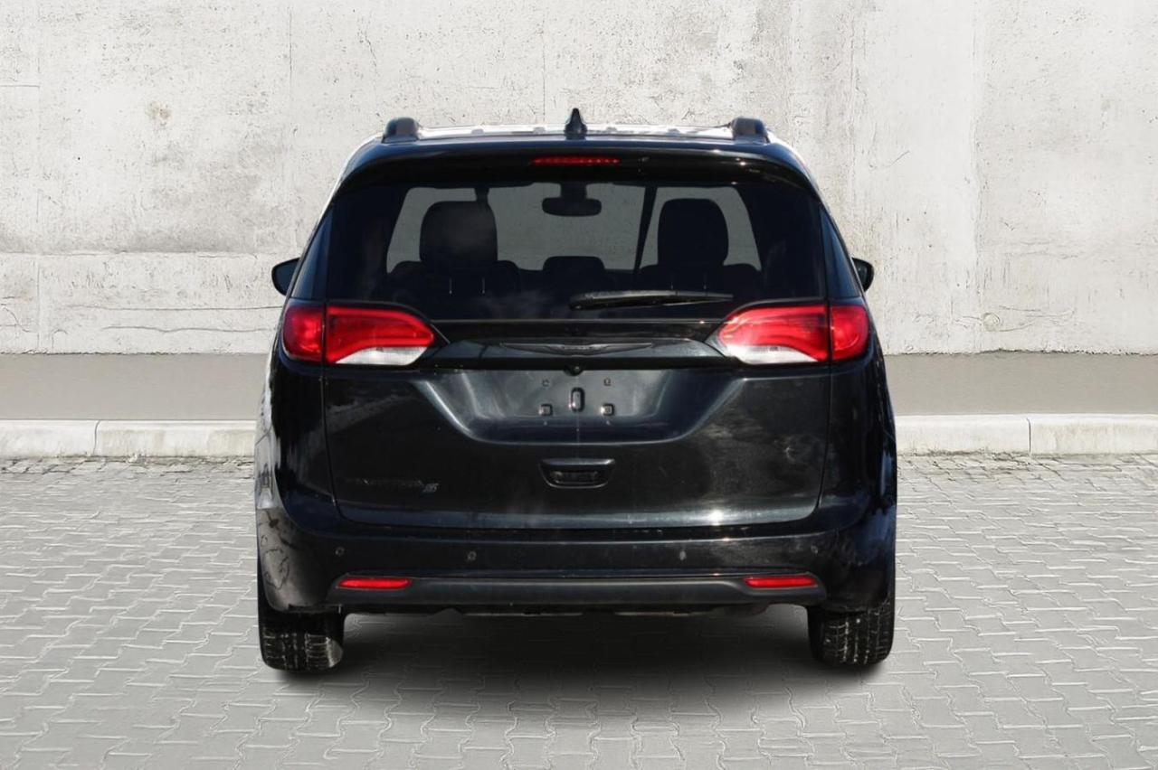 2018 Chrysler Pacifica Touring-L 2WD Photo