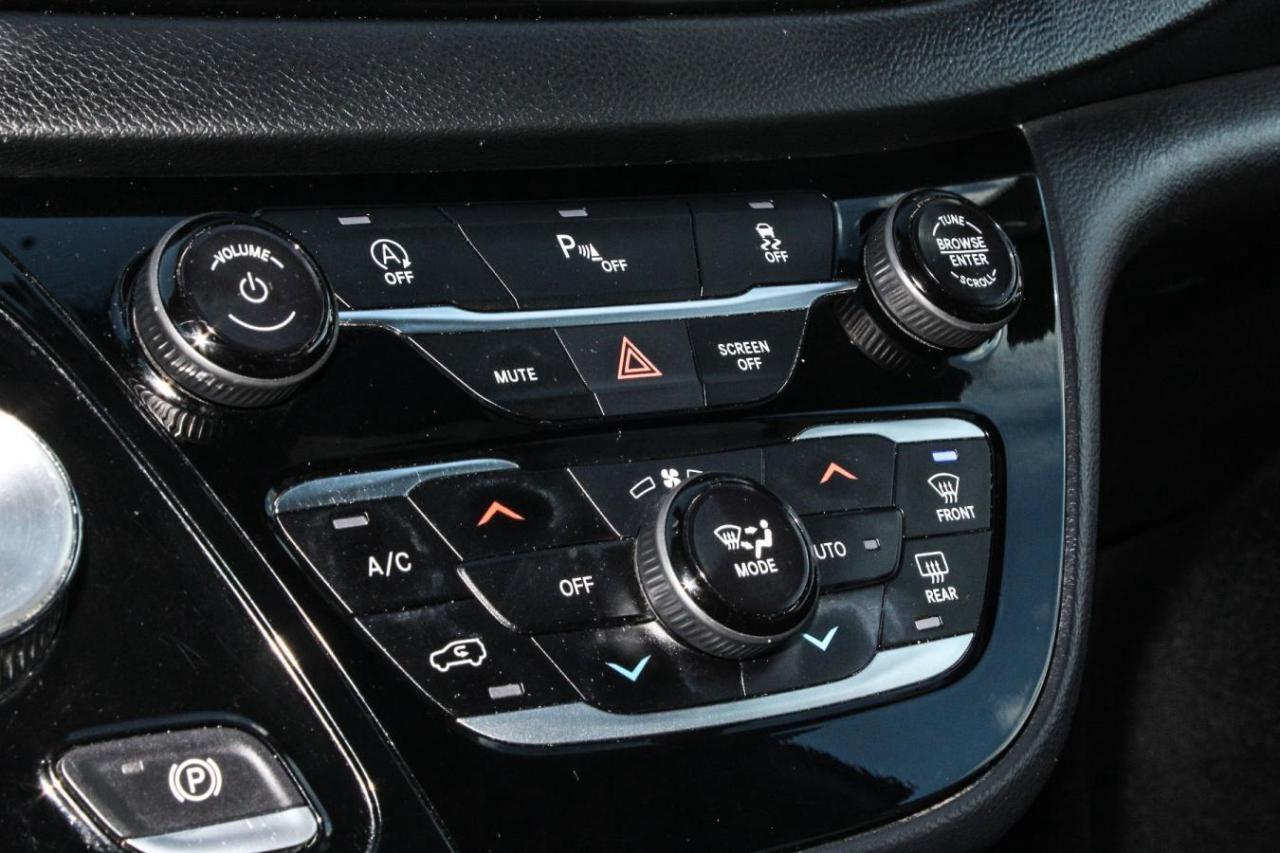 2018 Chrysler Pacifica Touring-L 2WD Photo