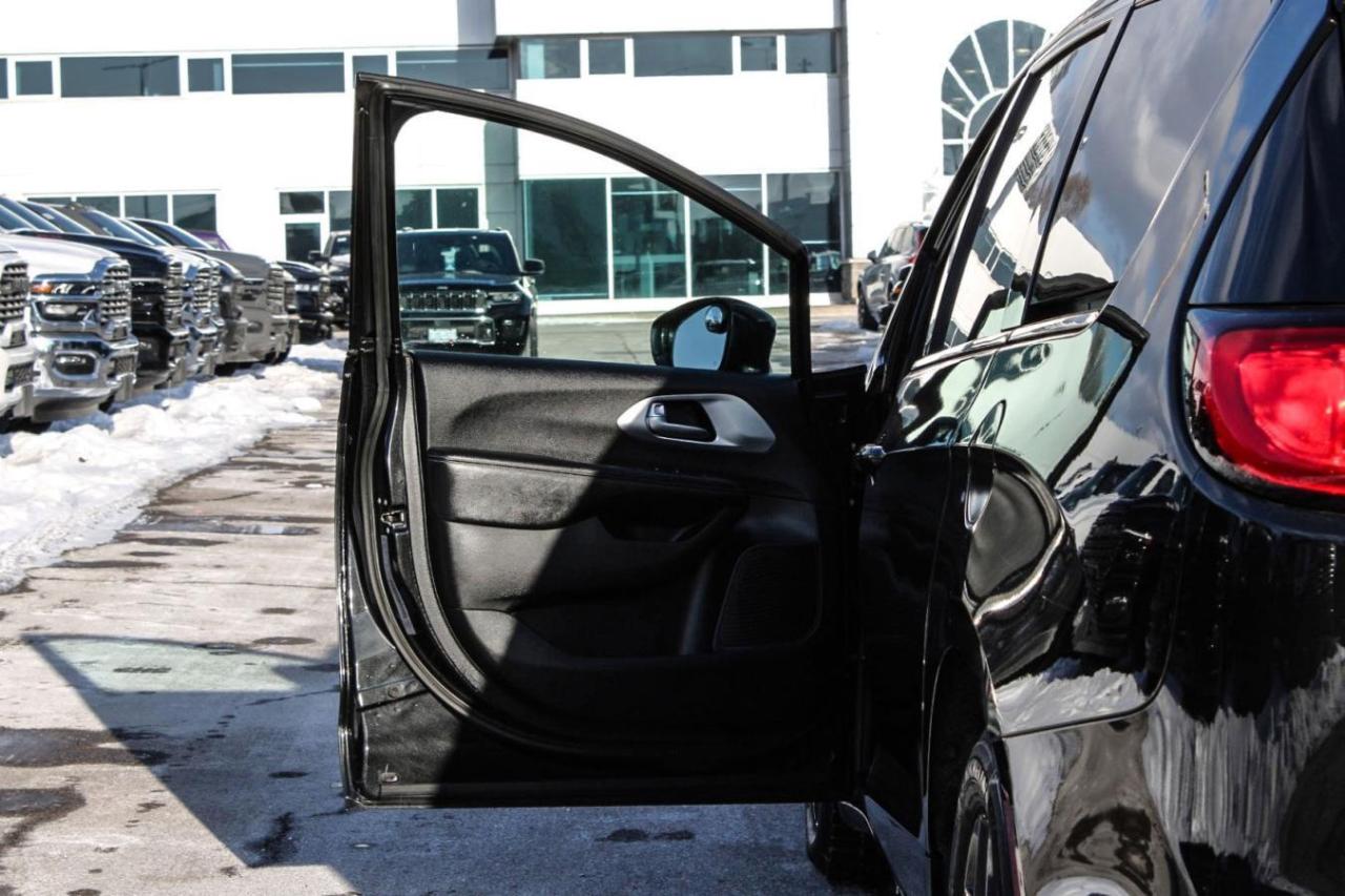 2018 Chrysler Pacifica Touring-L 2WD Photo