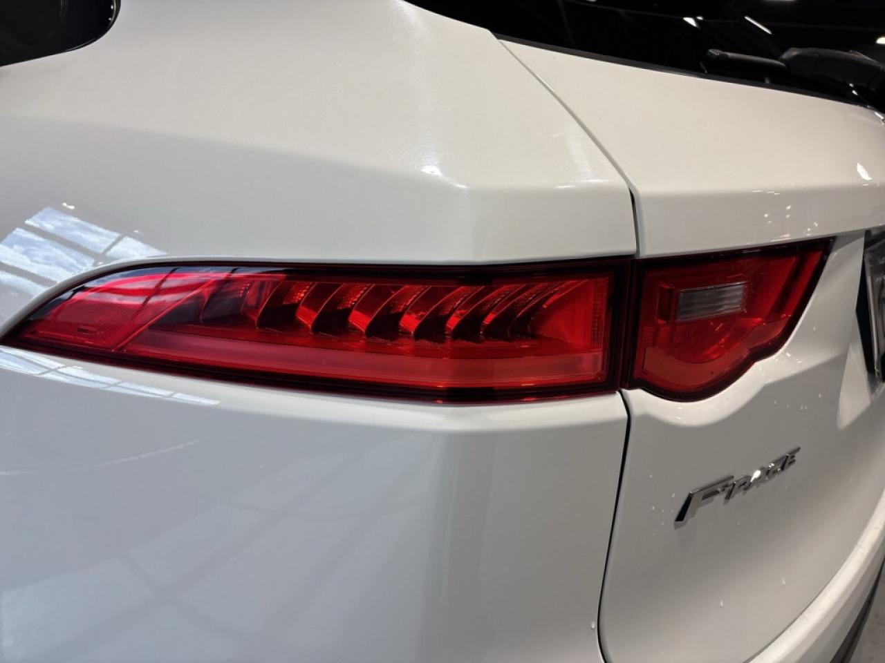 2018 Jaguar F-PACE 25t AWD R-Sport / Leather / Sunroof / Navi / B Cam Photo