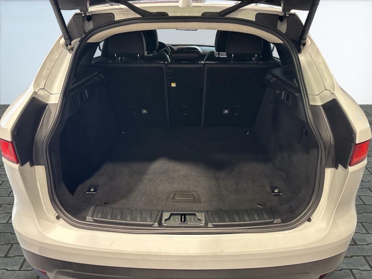 2018 Jaguar F-PACE 25t AWD R-Sport / Leather / Sunroof / Navi / B Cam Photo