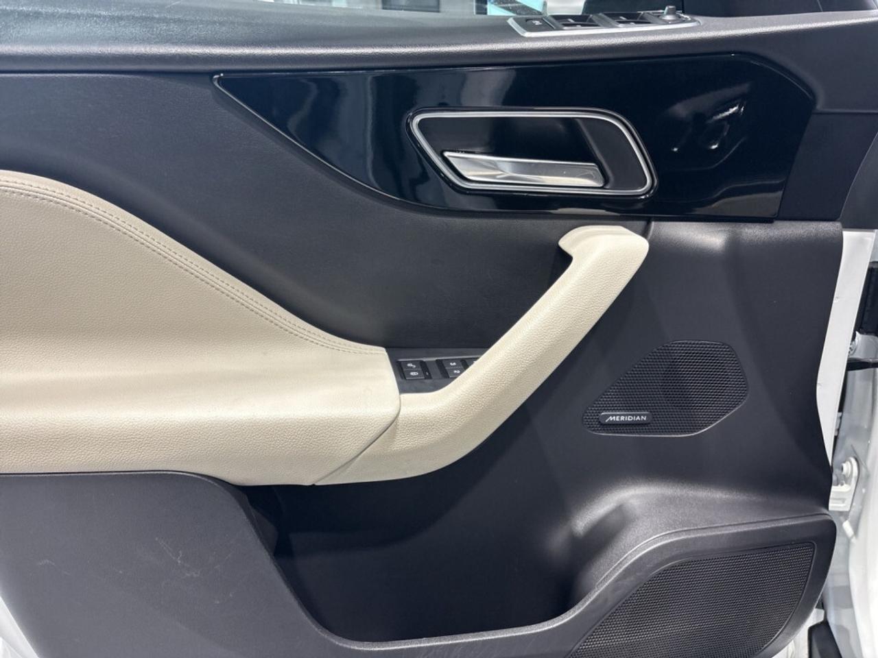 2018 Jaguar F-PACE 25t AWD R-Sport / Leather / Sunroof / Navi / B Cam Photo