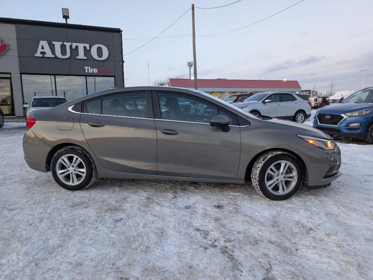 2017 Chevrolet Cruze LT Photo