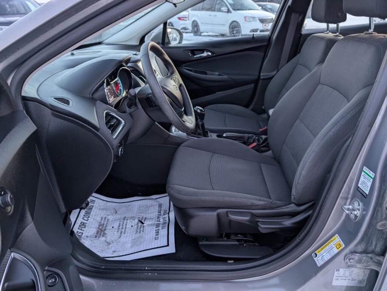 2017 Chevrolet Cruze LT Photo