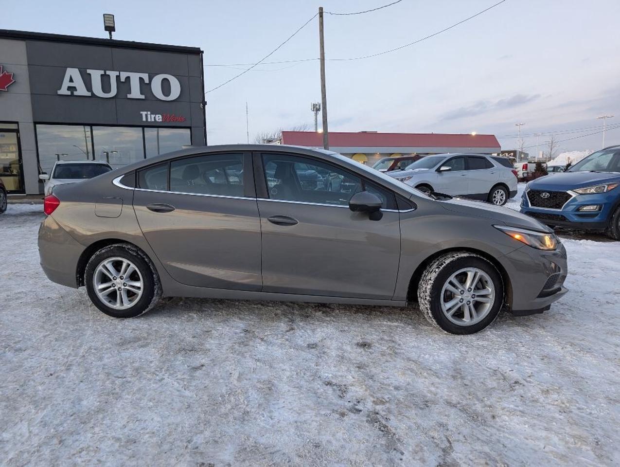 2017 Chevrolet Cruze LT Photo