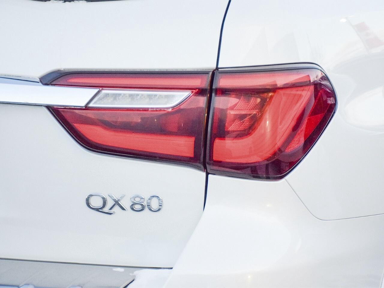 2018 Infiniti QX80 LUXE, REAR DVD, 8 PASSENGER, GREAT CONDITION Photo