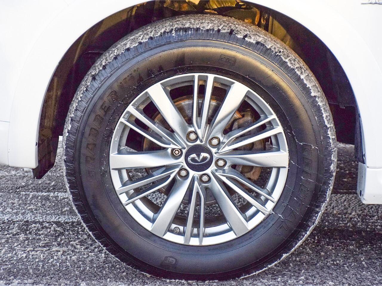 2018 Infiniti QX80 LUXE, REAR DVD, 8 PASSENGER, GREAT CONDITION Photo