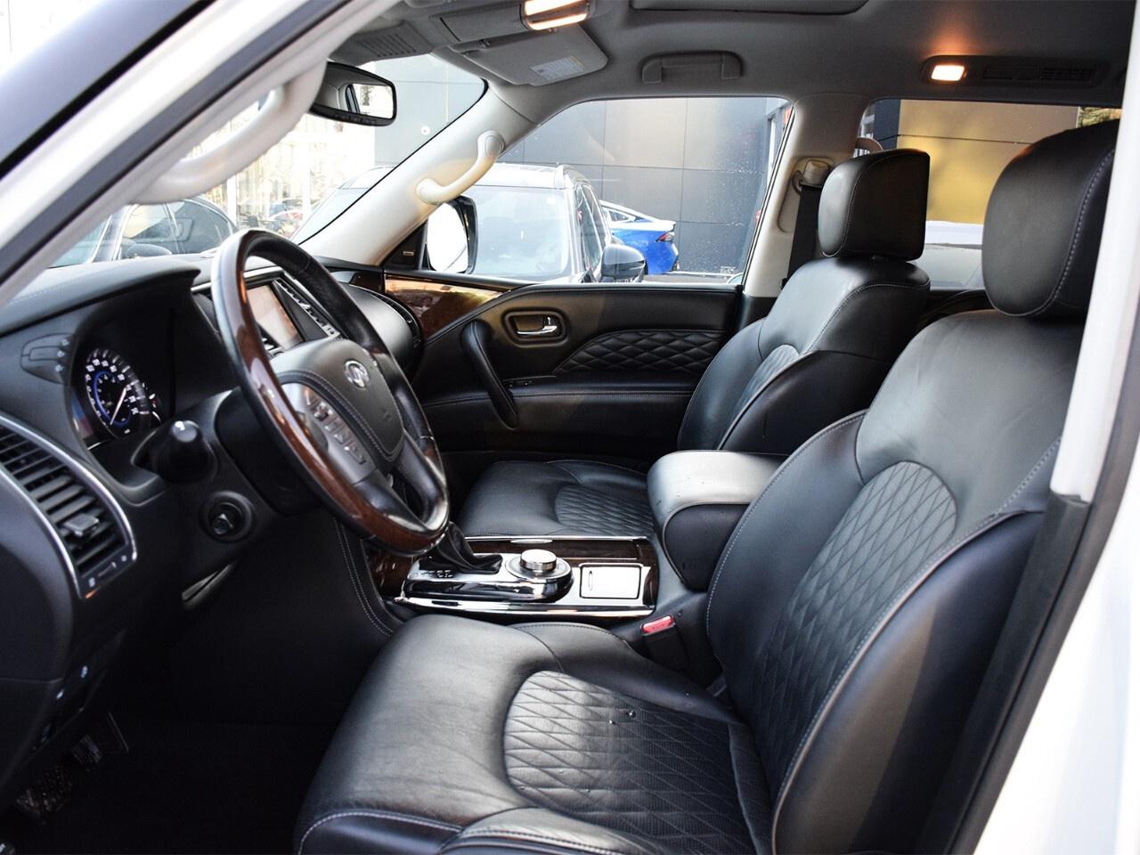 2018 Infiniti QX80 LUXE, REAR DVD, 8 PASSENGER, GREAT CONDITION Photo