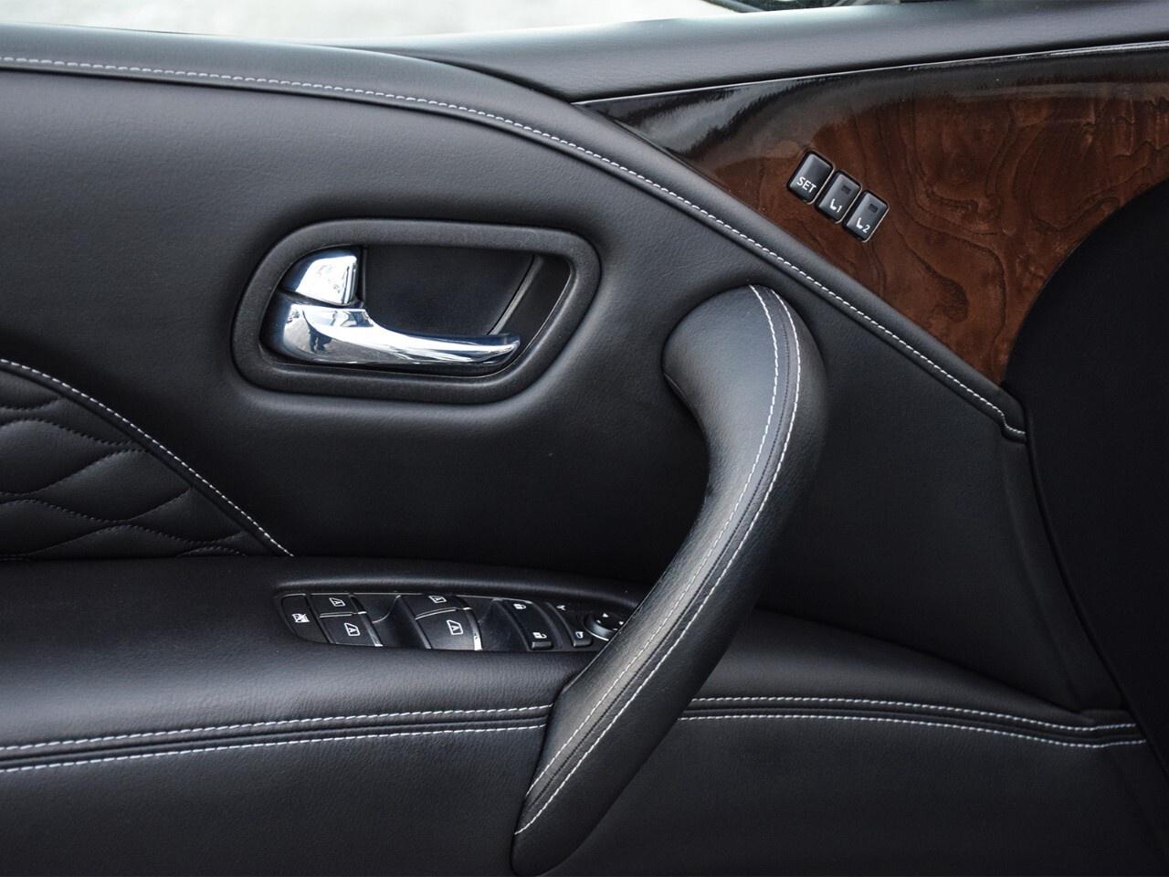 2018 Infiniti QX80 LUXE, REAR DVD, 8 PASSENGER, GREAT CONDITION Photo