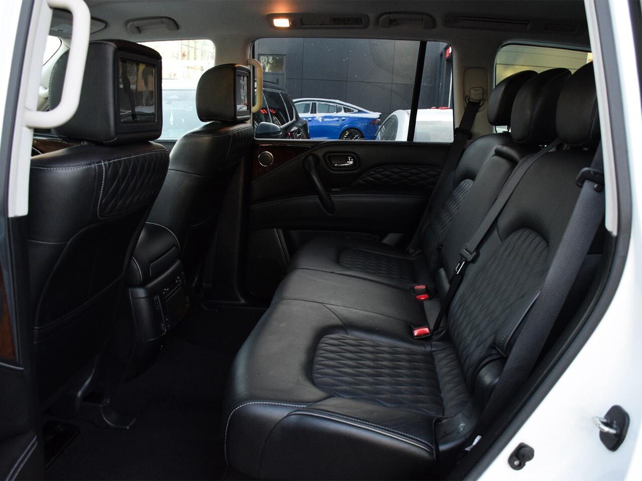 2018 Infiniti QX80 LUXE, REAR DVD, 8 PASSENGER, GREAT CONDITION Photo