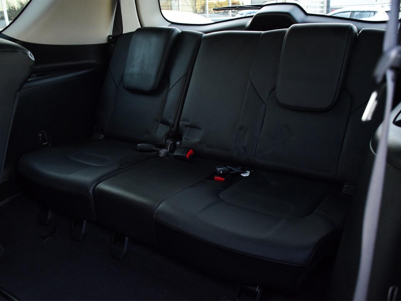 2018 Infiniti QX80 LUXE, REAR DVD, 8 PASSENGER, GREAT CONDITION Photo