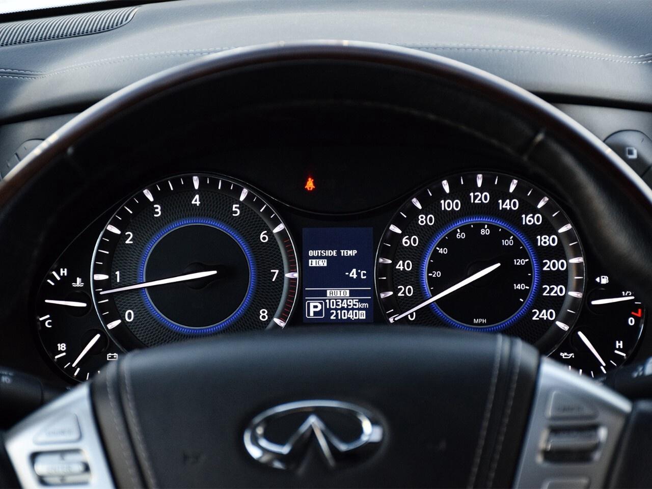 2018 Infiniti QX80 LUXE, REAR DVD, 8 PASSENGER, GREAT CONDITION Photo