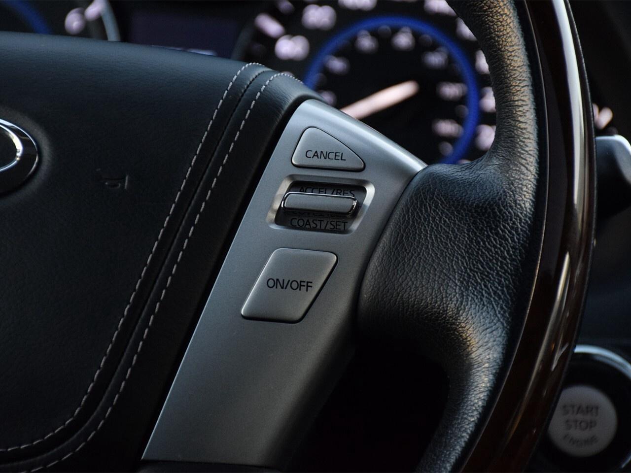 2018 Infiniti QX80 LUXE, REAR DVD, 8 PASSENGER, GREAT CONDITION Photo