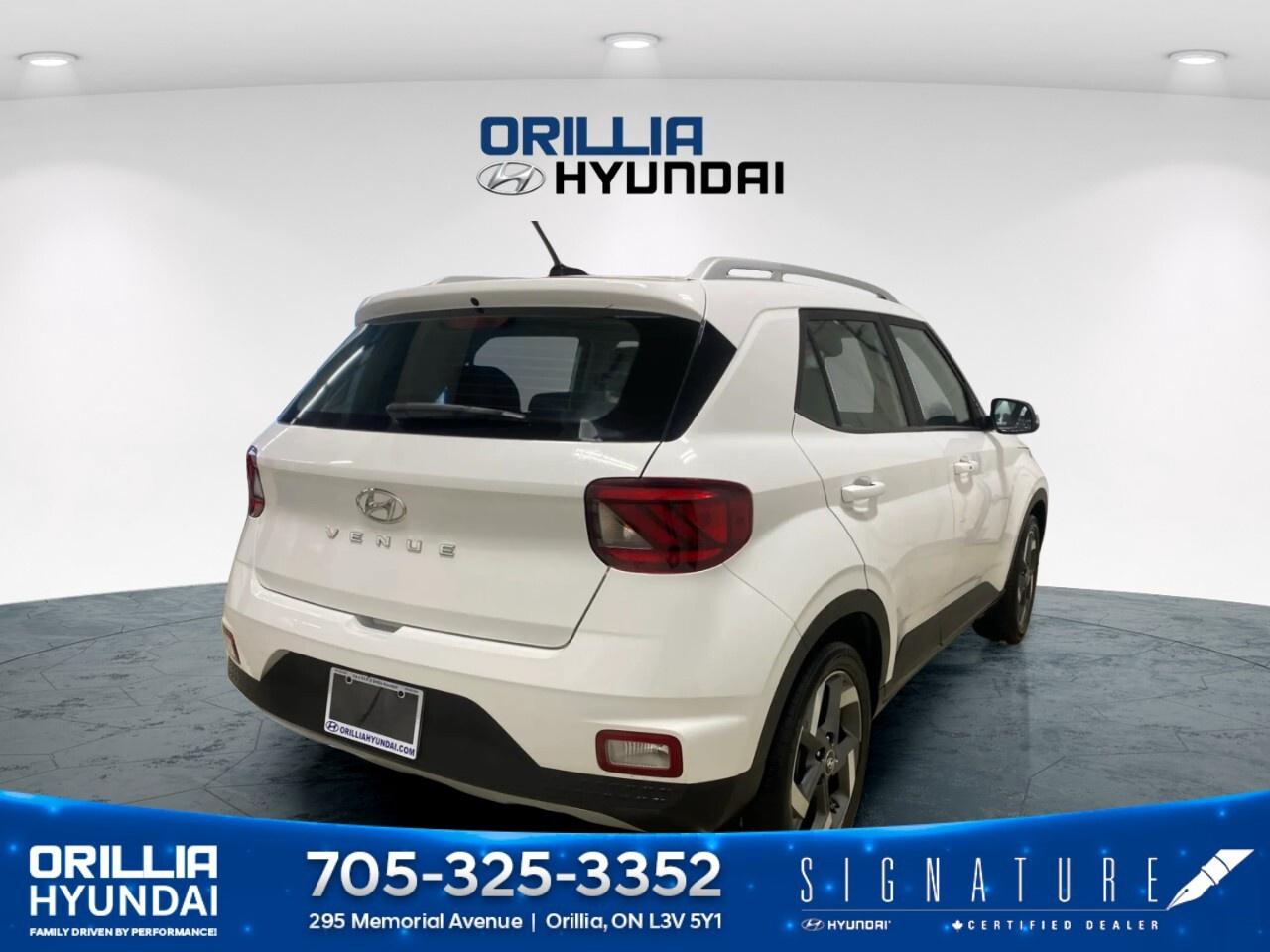 2025 Hyundai Venue Ultimate IVT w/Black Interior Photo4