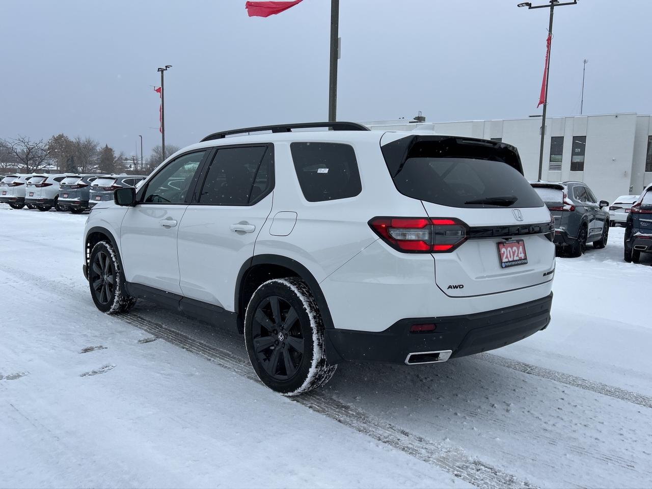 2024 Honda Pilot Black Edition Navigation Sunroof Cool/heated seats Photo3