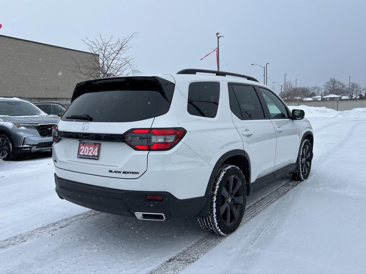 2024 Honda Pilot Black Edition Navigation Sunroof Cool/heated seats Photo
