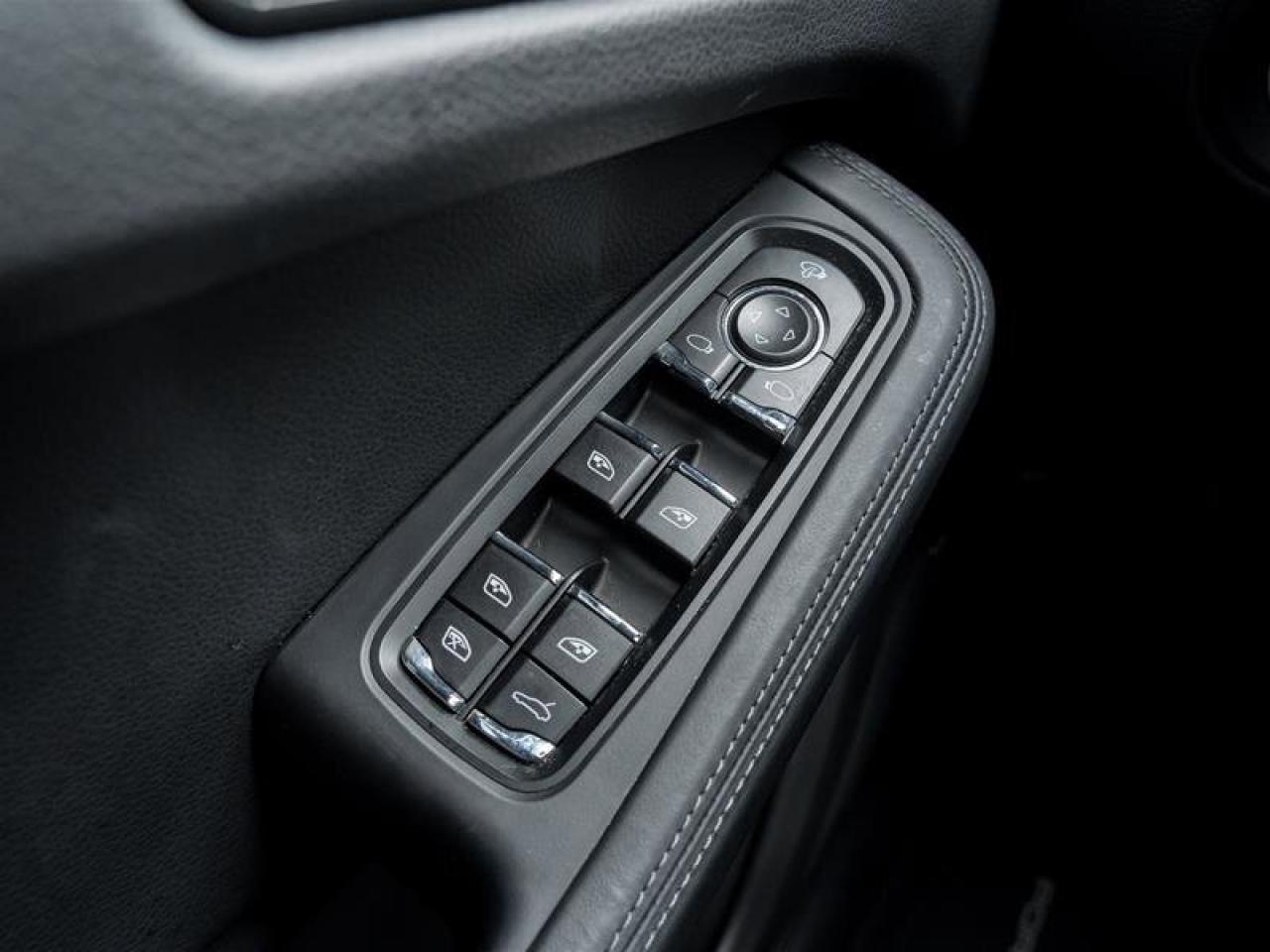 2025 Porsche Macan AWD Premium Pkg Plus 20 Macan S Wheels in Highly P Photo