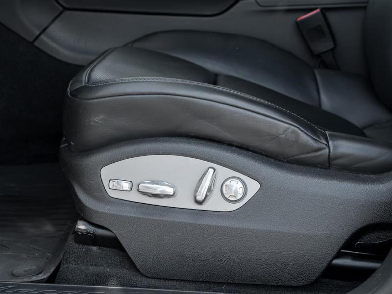 2025 Porsche Macan AWD Premium Pkg Plus 20 Macan S Wheels in Highly P Photo