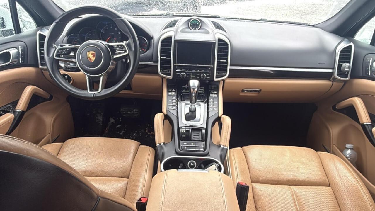 2016 Porsche Cayenne AWD/Leather/NAVI/Sunroof/Clean Carfax Photo