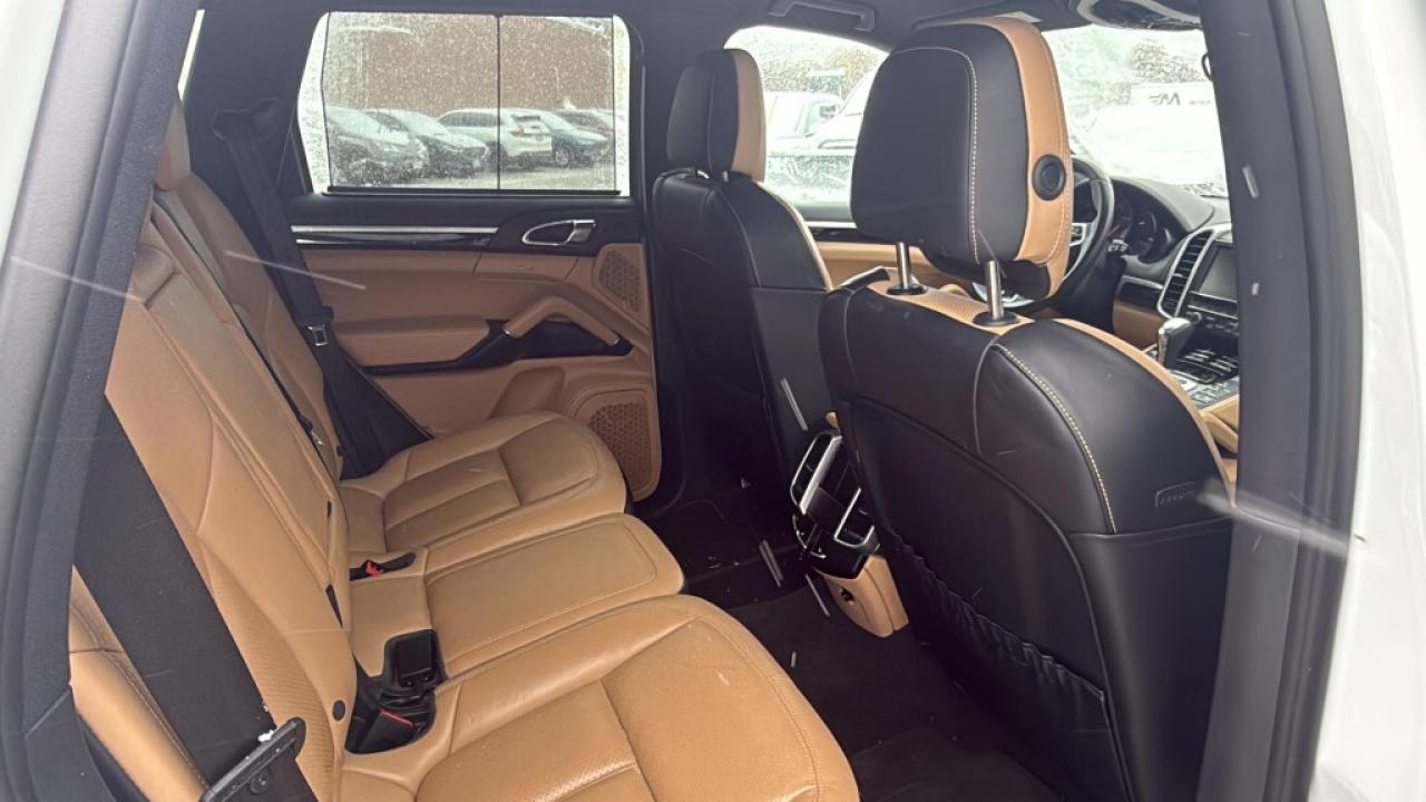 2016 Porsche Cayenne AWD/Leather/NAVI/Sunroof/Clean Carfax Photo