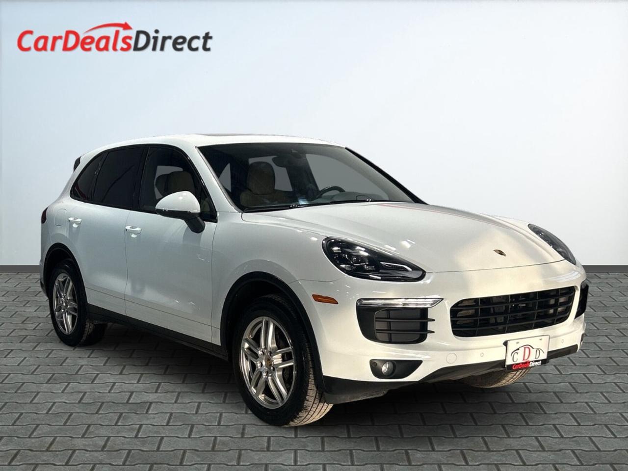 2016 Porsche Cayenne AWD / Leather / NAV / Sunroof / Clean Carfax Photo
