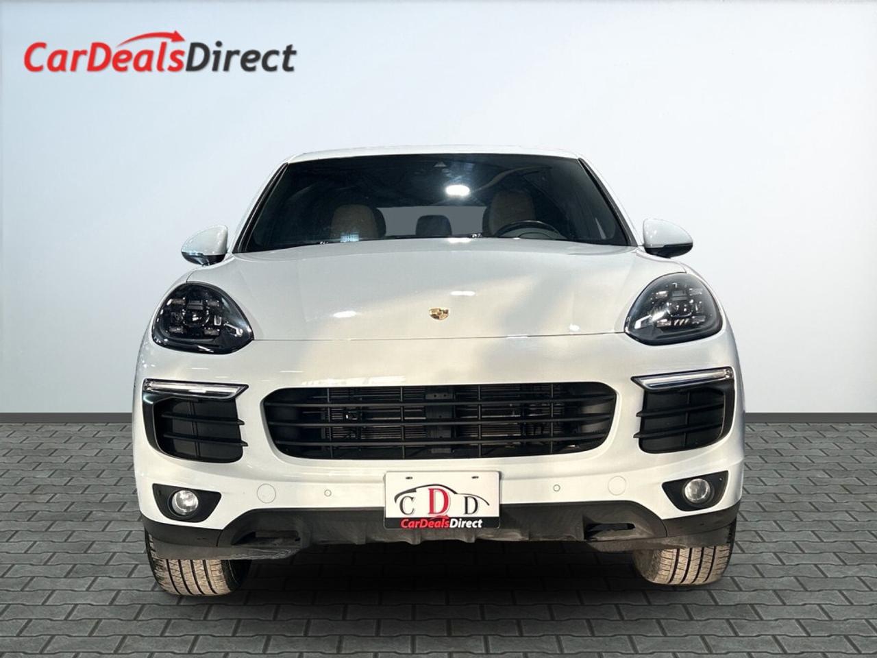 2016 Porsche Cayenne AWD / Leather / NAV / Sunroof / Clean Carfax Photo