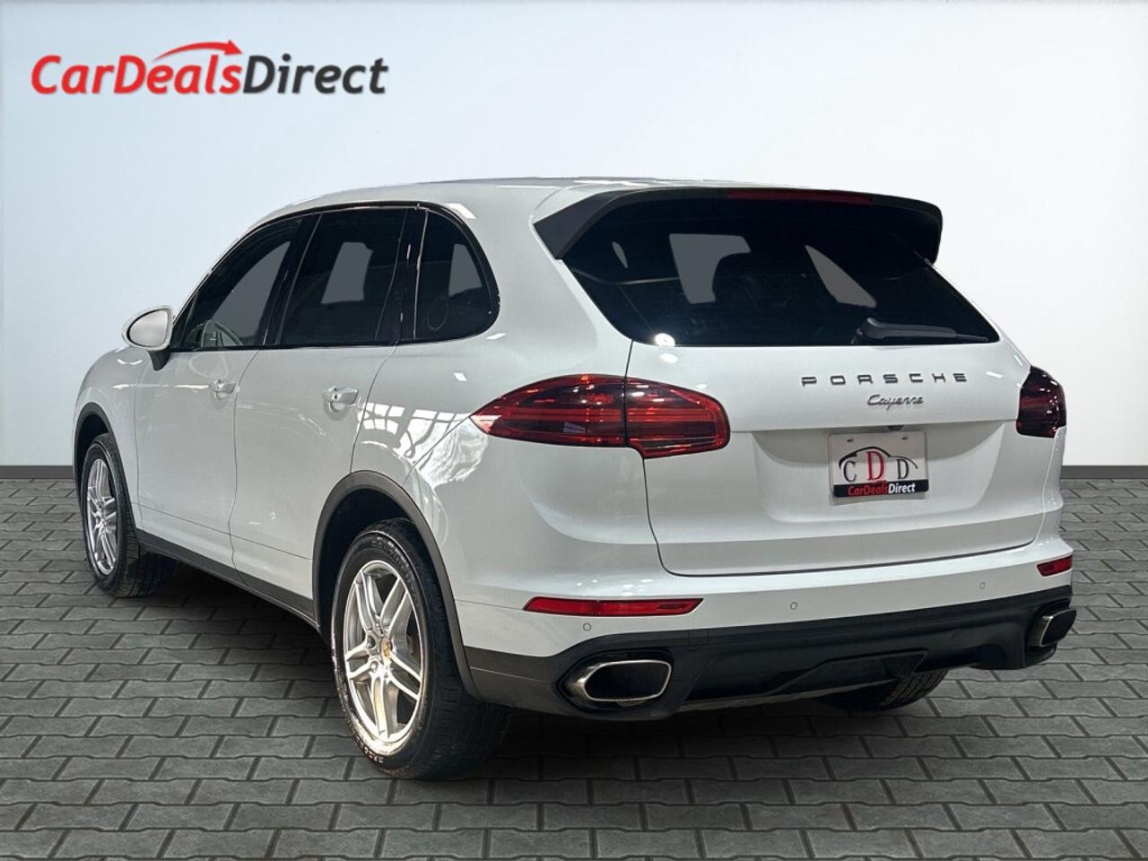 2016 Porsche Cayenne AWD / Leather / NAV / Sunroof / Clean Carfax Photo4