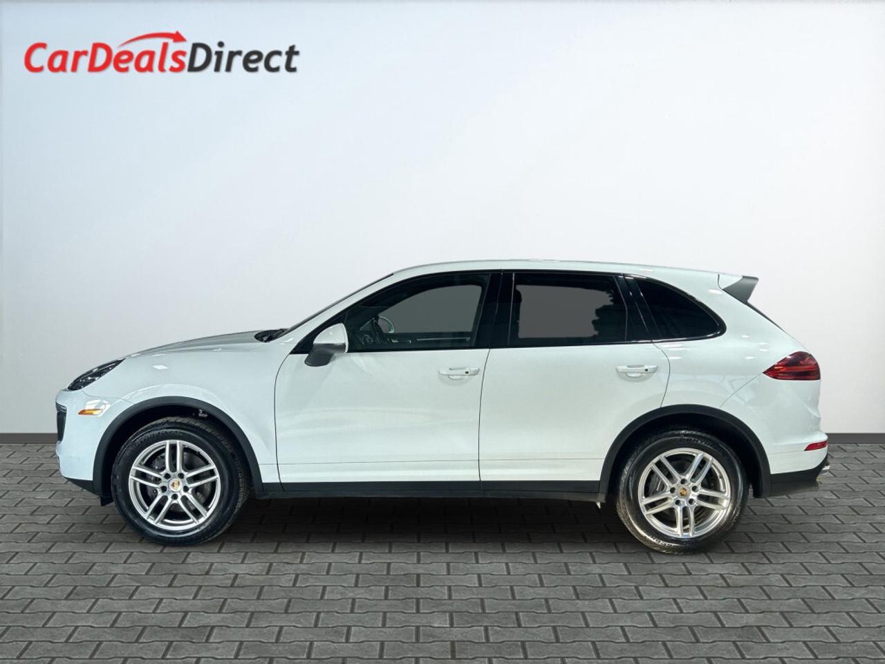 2016 Porsche Cayenne AWD / Leather / NAV / Sunroof / Clean Carfax Photo3