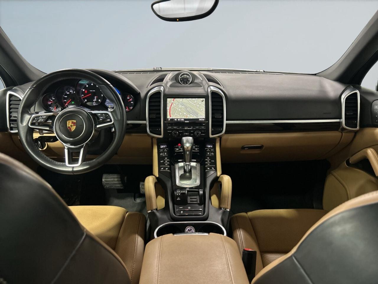 2016 Porsche Cayenne AWD / Leather / NAV / Sunroof / Clean Carfax Photo