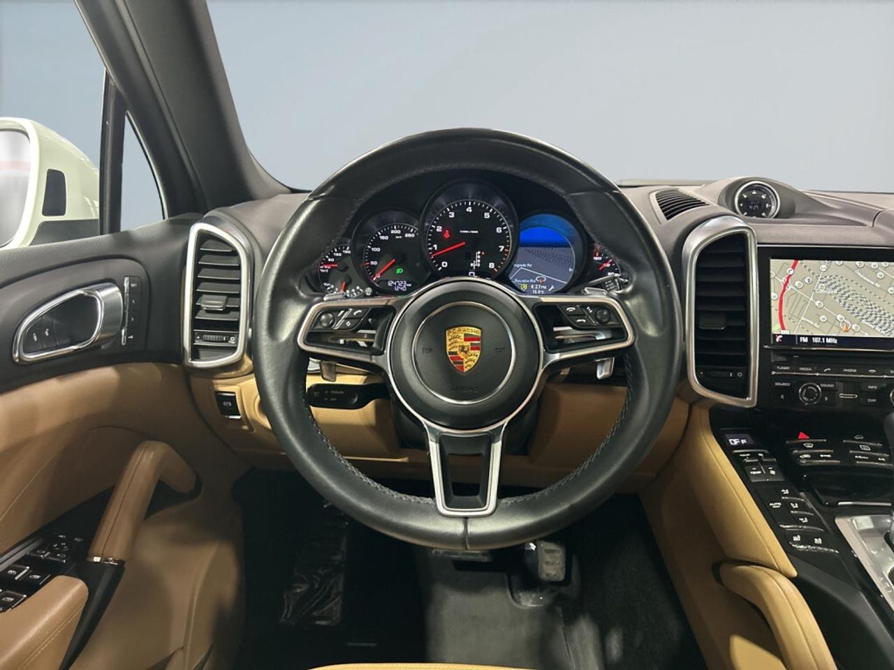 2016 Porsche Cayenne AWD / Leather / NAV / Sunroof / Clean Carfax Photo