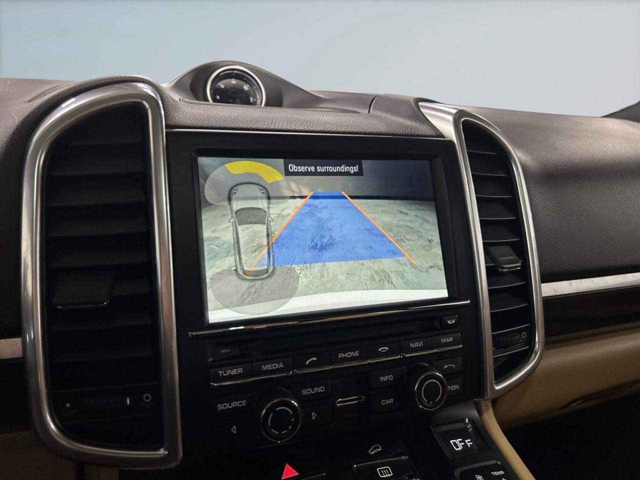 2016 Porsche Cayenne AWD / Leather / NAV / Sunroof / Clean Carfax Photo