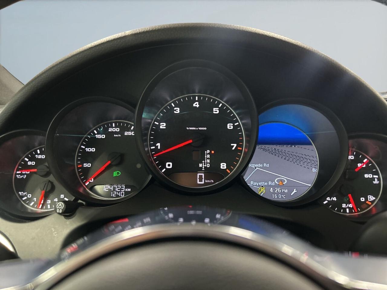 2016 Porsche Cayenne AWD / Leather / NAV / Sunroof / Clean Carfax Photo