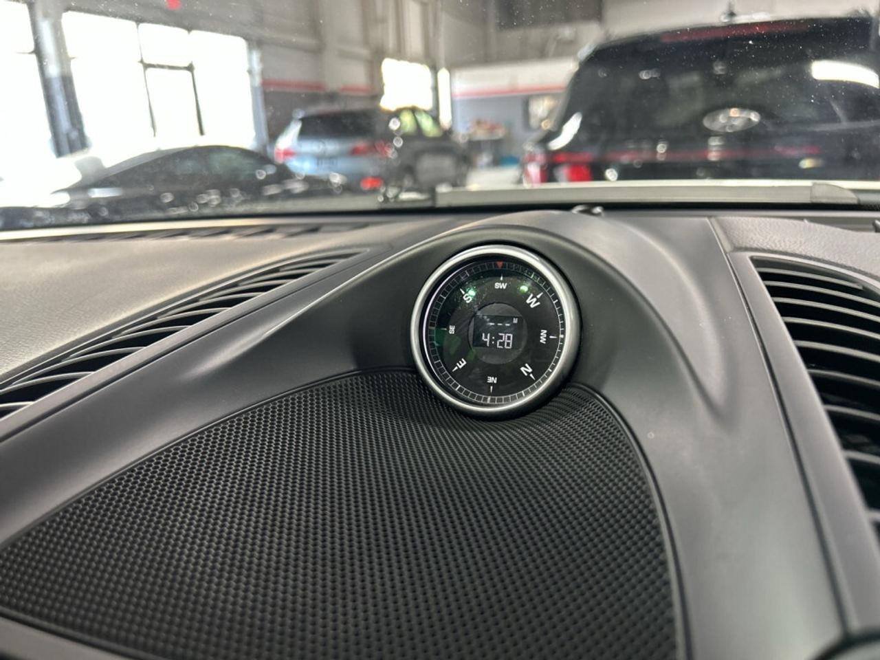 2016 Porsche Cayenne AWD / Leather / NAV / Sunroof / Clean Carfax Photo