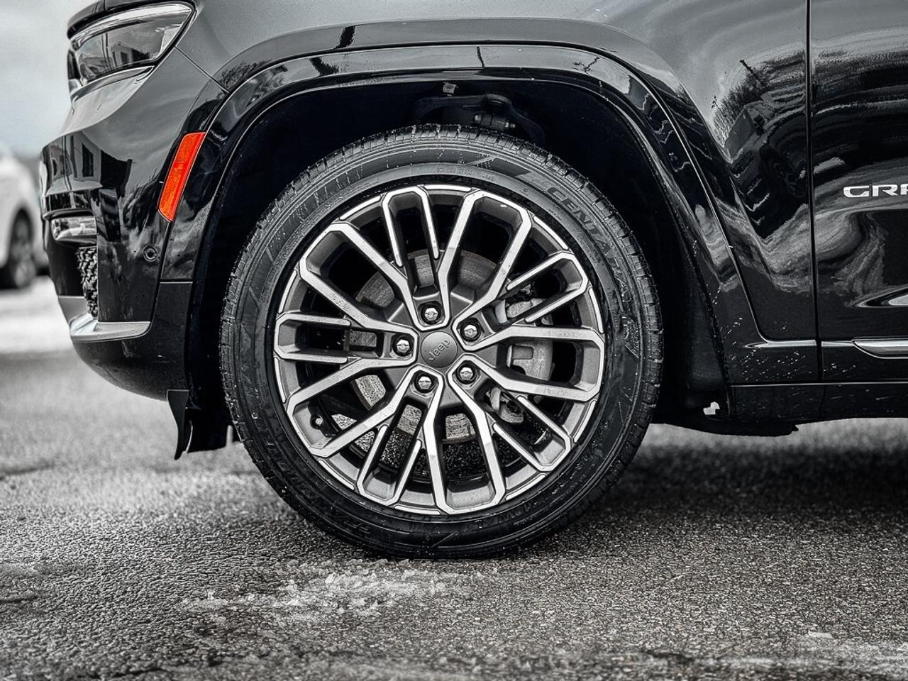 2023 Jeep Grand Cherokee L Summit   RESERVE   MCINTOSH AUDIO   HUD   PASS DIS Photo