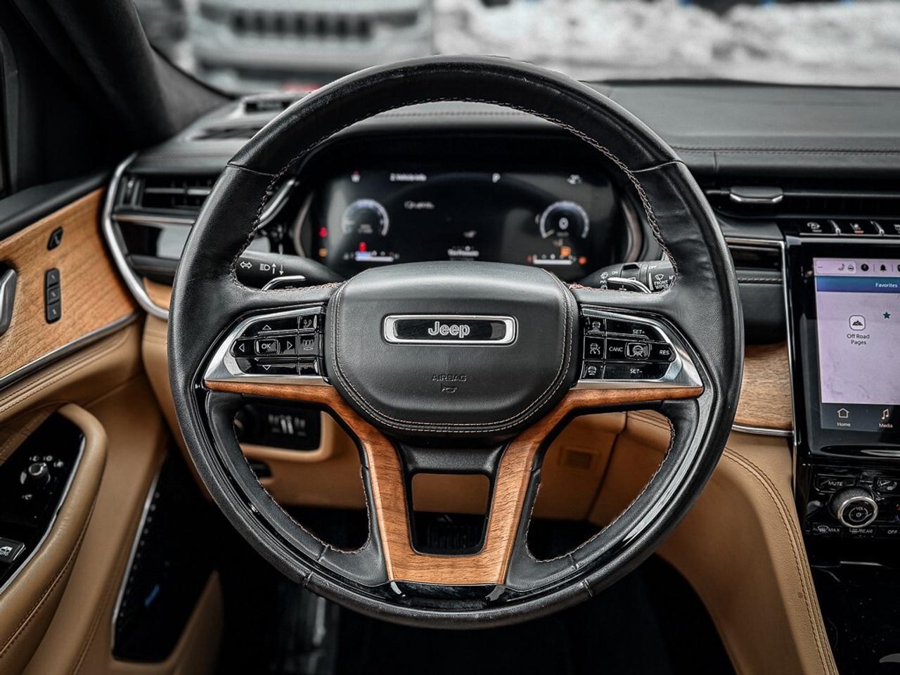 2023 Jeep Grand Cherokee L Summit   RESERVE   MCINTOSH AUDIO   HUD   PASS DIS Photo