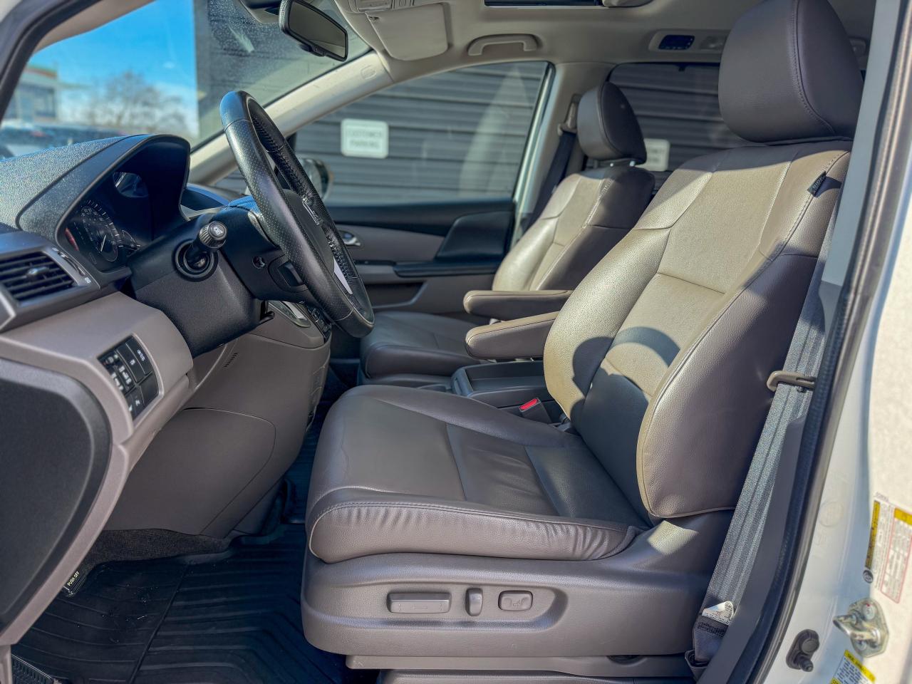 2014 Honda Odyssey EX-L/NAVI/8 PASS/P. SLIDING DOORS/LEATHER/CAMERA Photo