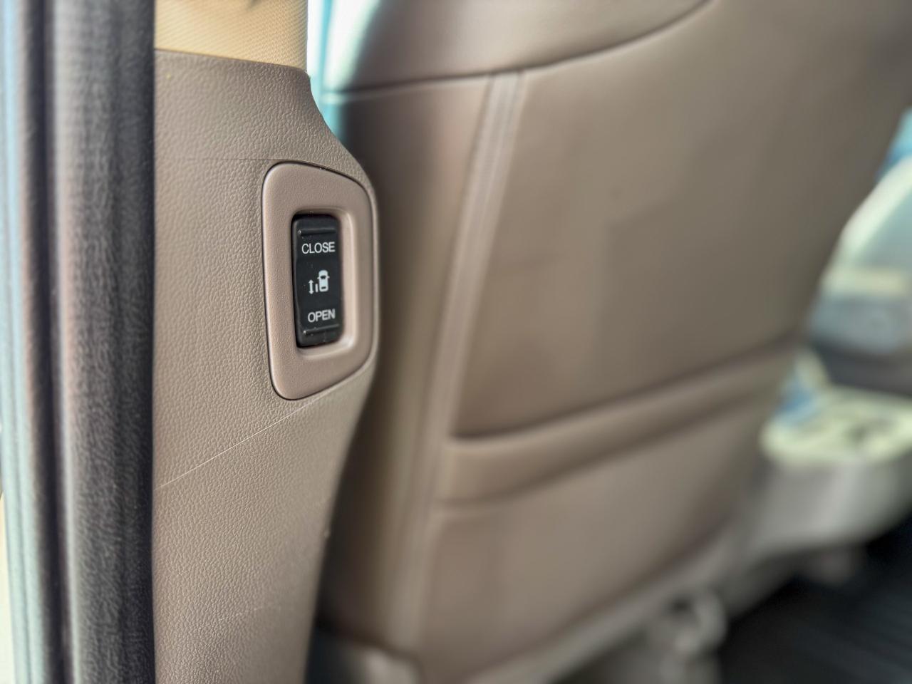 2014 Honda Odyssey EX-L/NAVI/8 PASS/P. SLIDING DOORS/LEATHER/CAMERA Photo