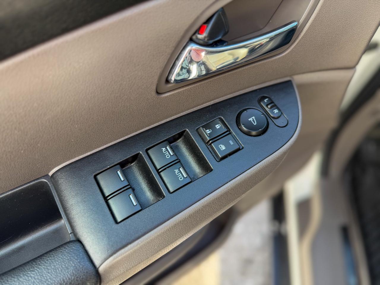 2014 Honda Odyssey EX-L/NAVI/8 PASS/P. SLIDING DOORS/LEATHER/CAMERA Photo