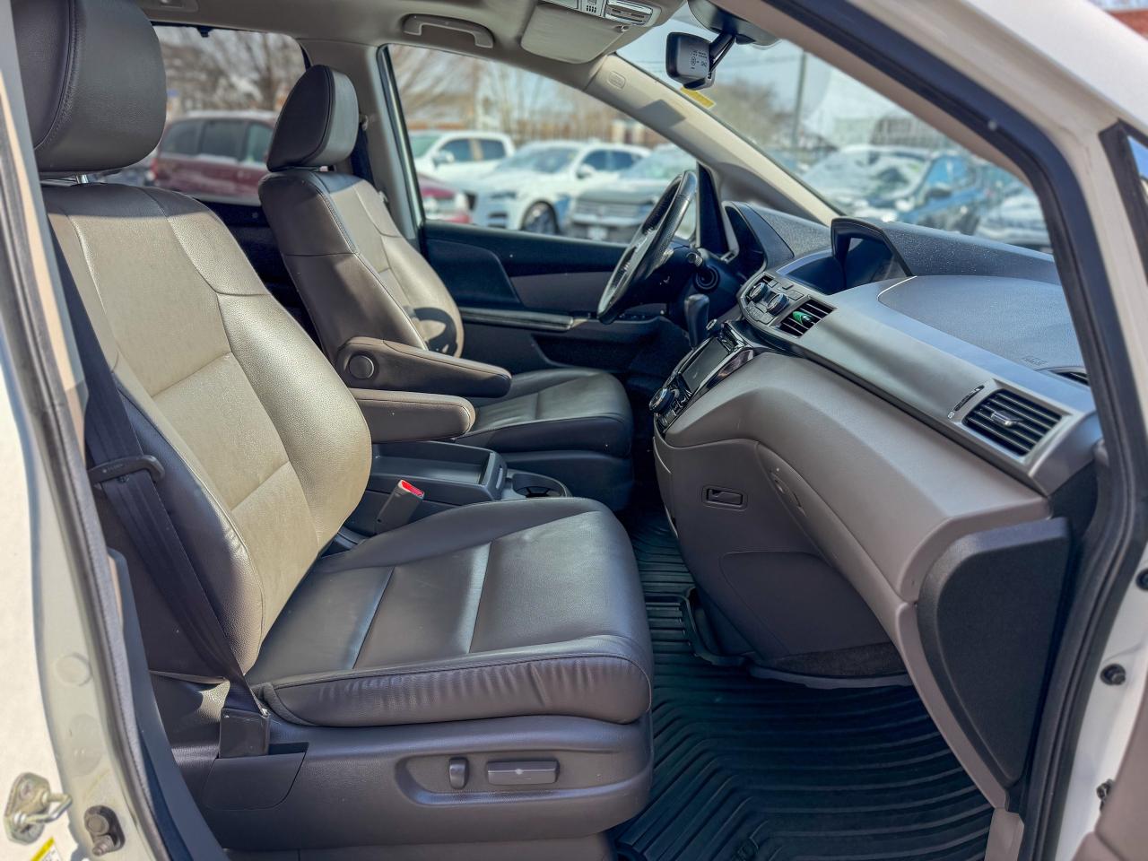 2014 Honda Odyssey EX-L/NAVI/8 PASS/P. SLIDING DOORS/LEATHER/CAMERA Photo