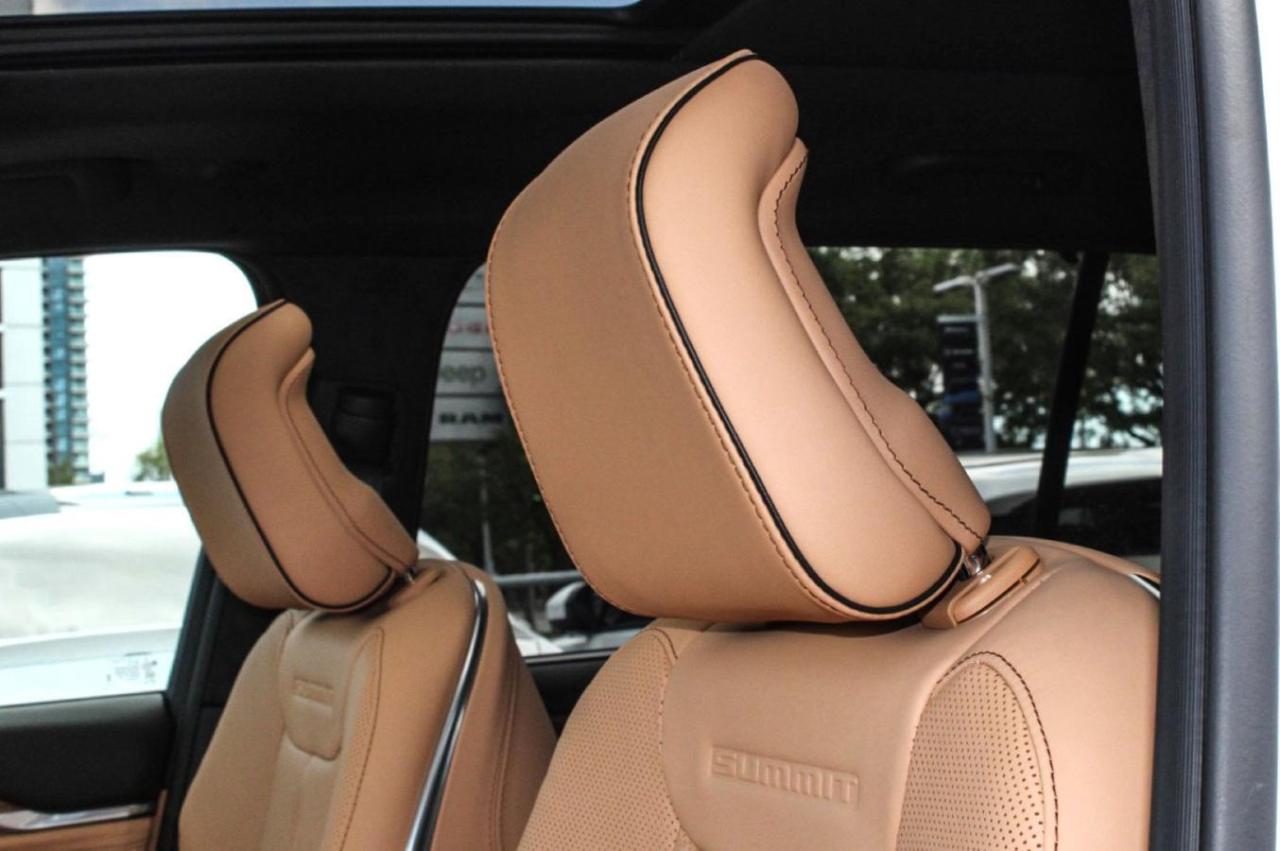 2023 Jeep Grand Cherokee L Summit Reserve 4x4 Photo