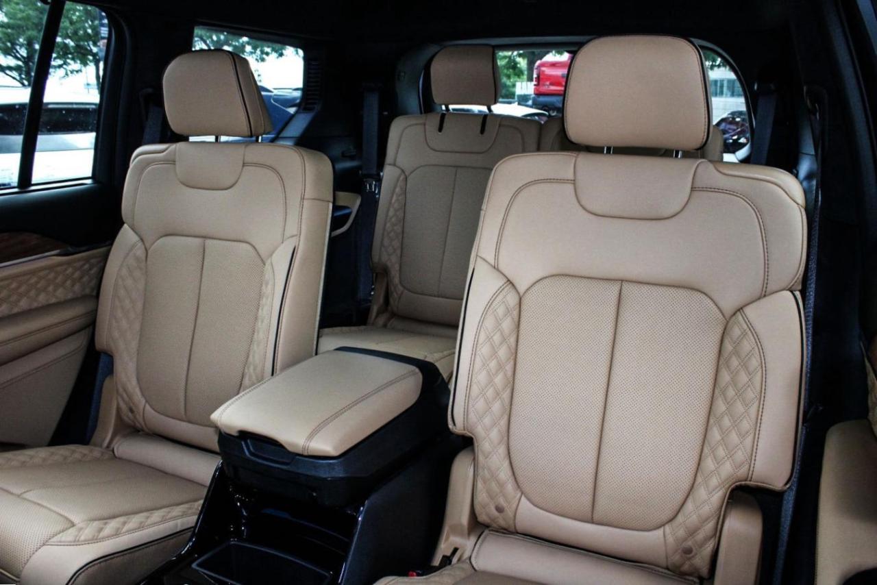 2023 Jeep Grand Cherokee L Summit Reserve 4x4 Photo